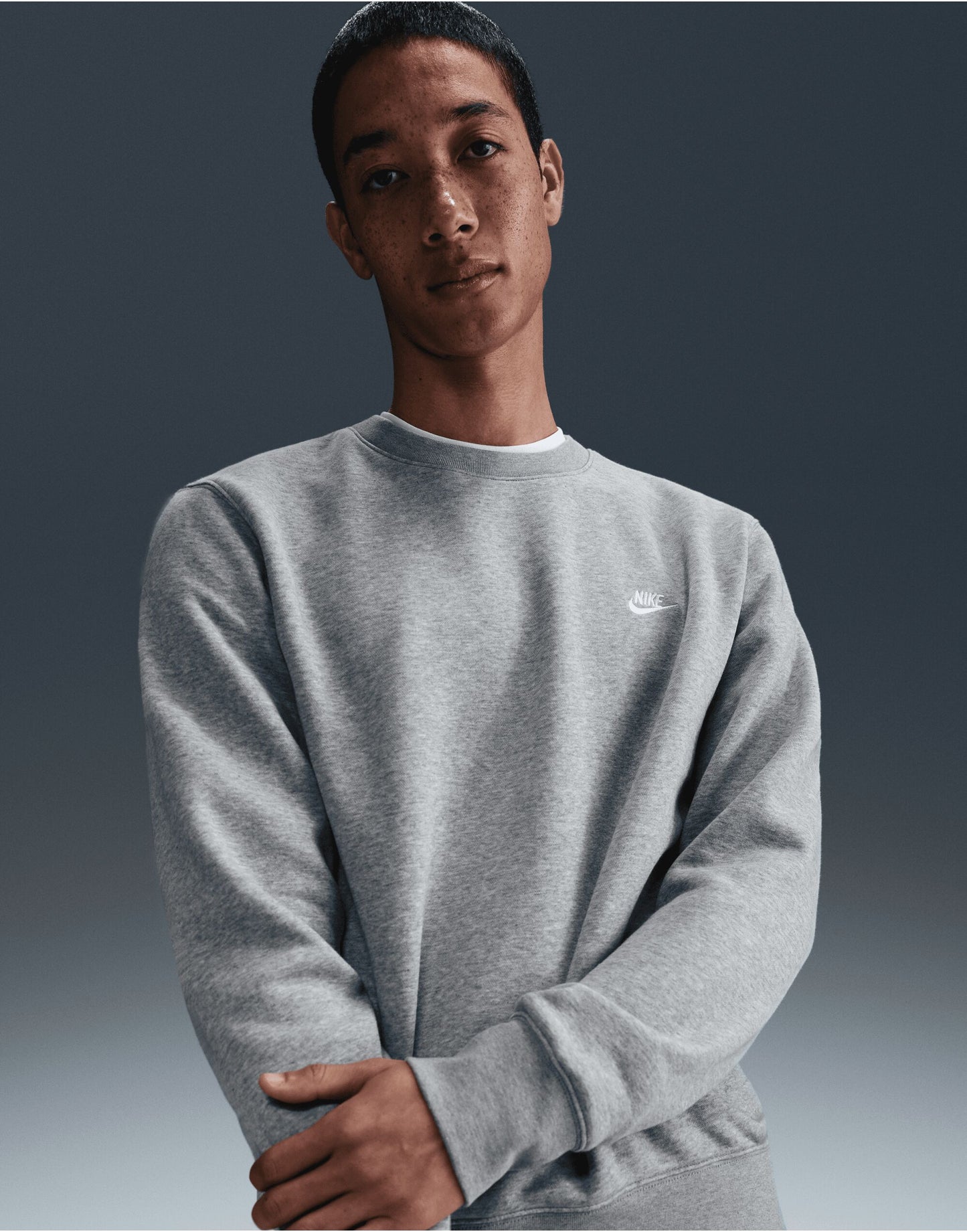 Club Fleece Crew - Dark Grey Heather/White